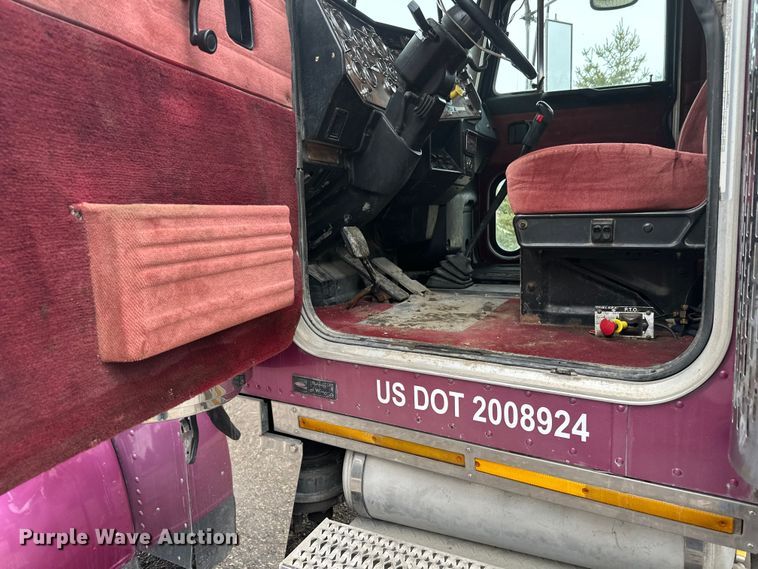 image for item FK1770 1999 Peterbilt 379 semi truck