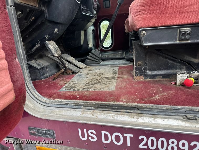 image for item FK1770 1999 Peterbilt 379 semi truck