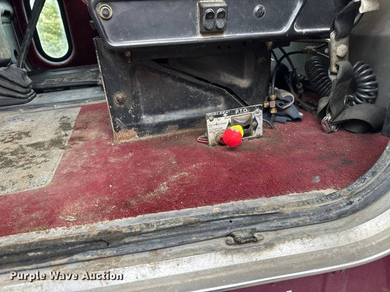 image for item FK1770 1999 Peterbilt 379 semi truck