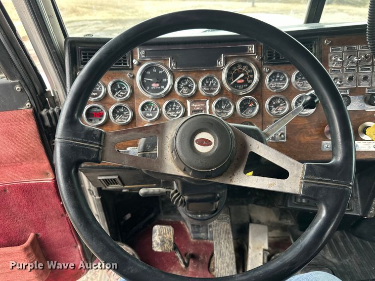 image for item FK1770 1999 Peterbilt 379 semi truck