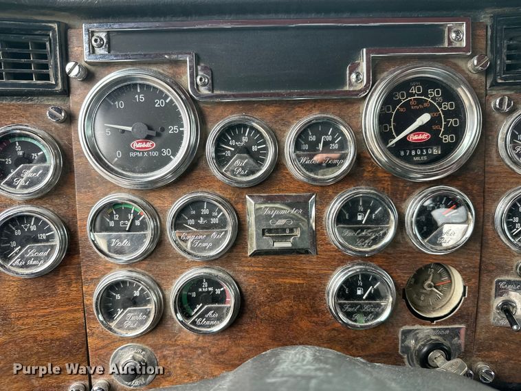 image for item FK1770 1999 Peterbilt 379 semi truck