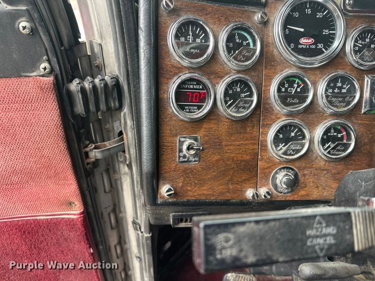 image for item FK1770 1999 Peterbilt 379 semi truck