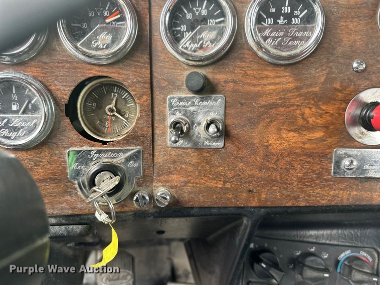 image for item FK1770 1999 Peterbilt 379 semi truck