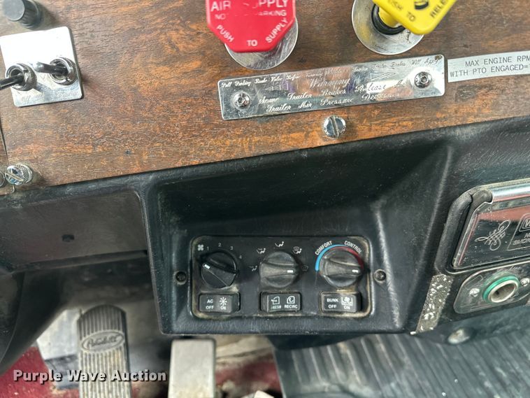 image for item FK1770 1999 Peterbilt 379 semi truck