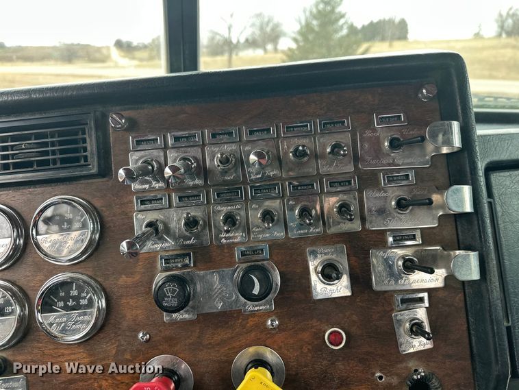 image for item FK1770 1999 Peterbilt 379 semi truck