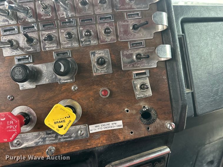 image for item FK1770 1999 Peterbilt 379 semi truck