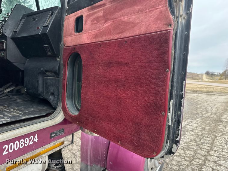 image for item FK1770 1999 Peterbilt 379 semi truck