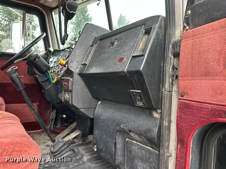 image for item FK1770 1999 Peterbilt 379 semi truck