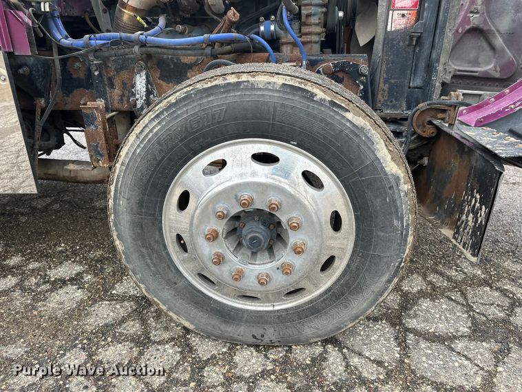 image for item FK1770 1999 Peterbilt 379 semi truck