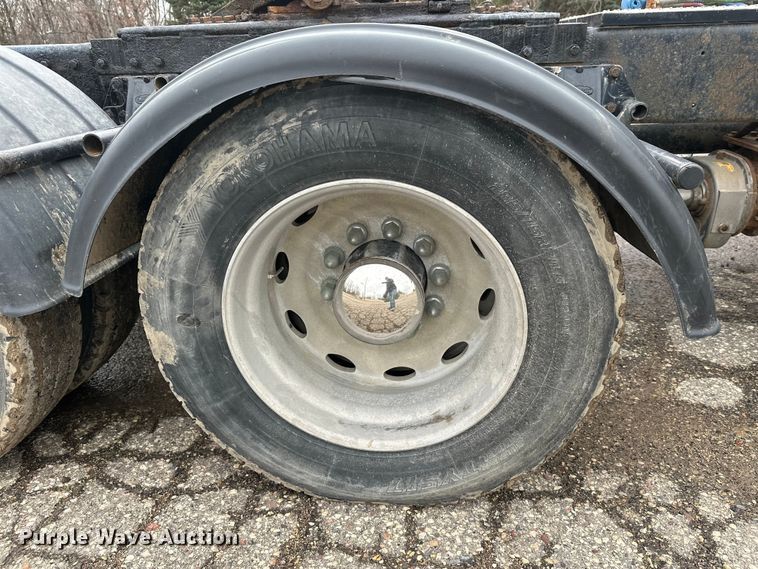 image for item FK1770 1999 Peterbilt 379 semi truck