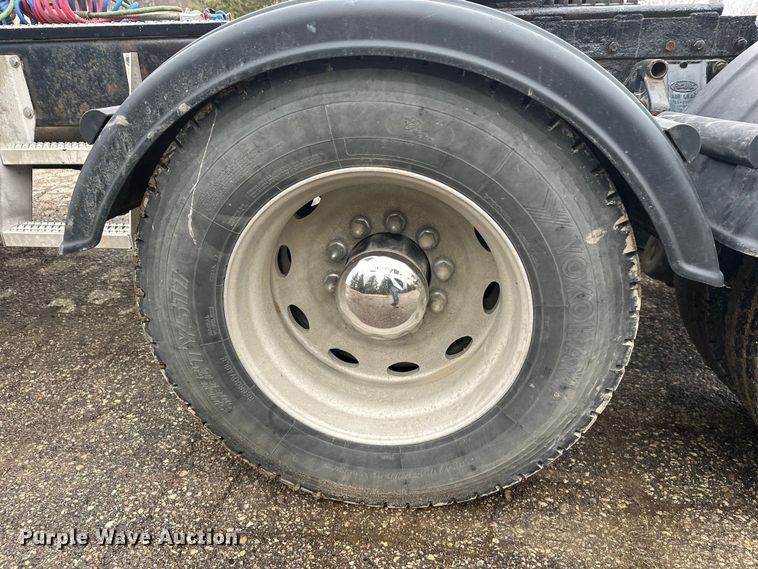 image for item FK1770 1999 Peterbilt 379 semi truck