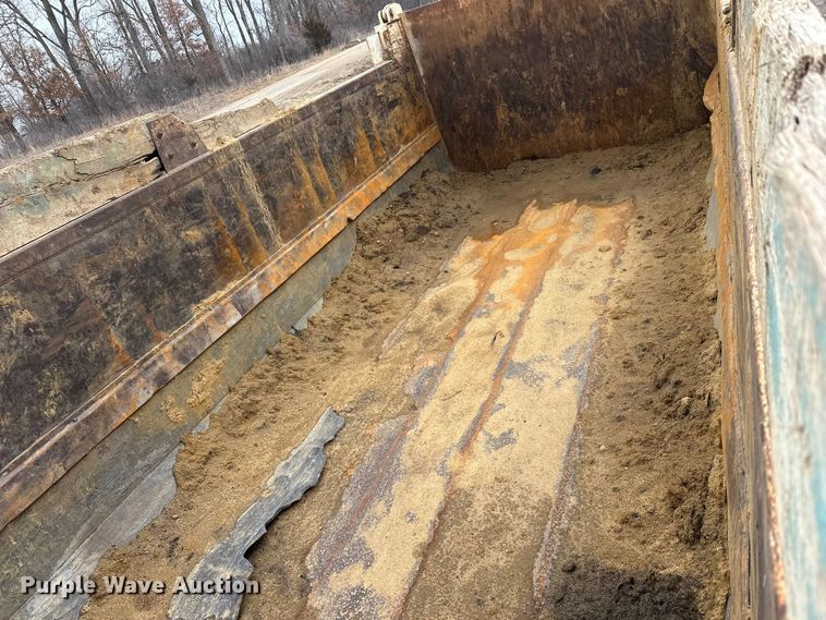 image for item FK1771 2001 Sterling L9500 dump truck