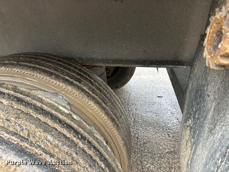 image for item FK1773 2005 Utility flatbed trailer