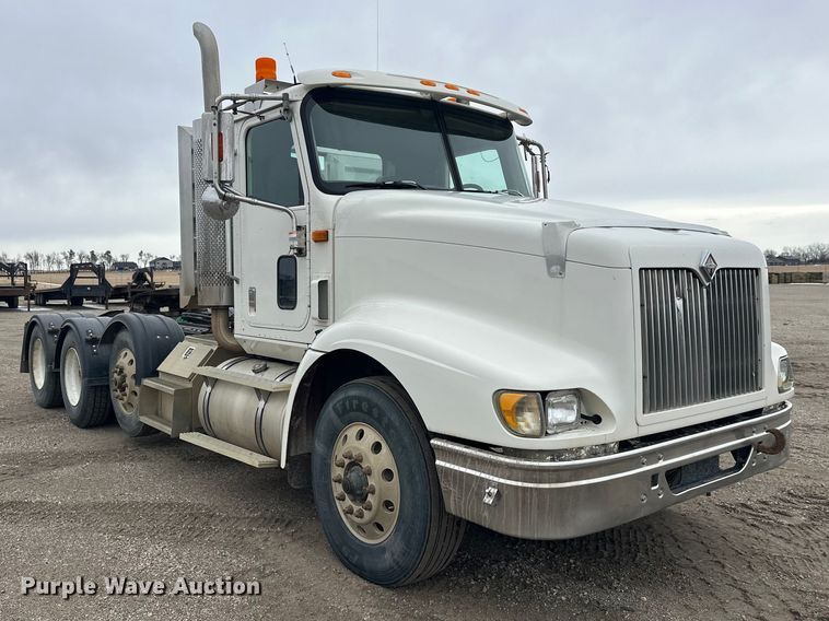 image for item FK1779 2003 International 9400i semi truck