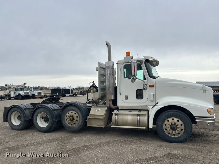 image for item FK1779 2003 International 9400i semi truck