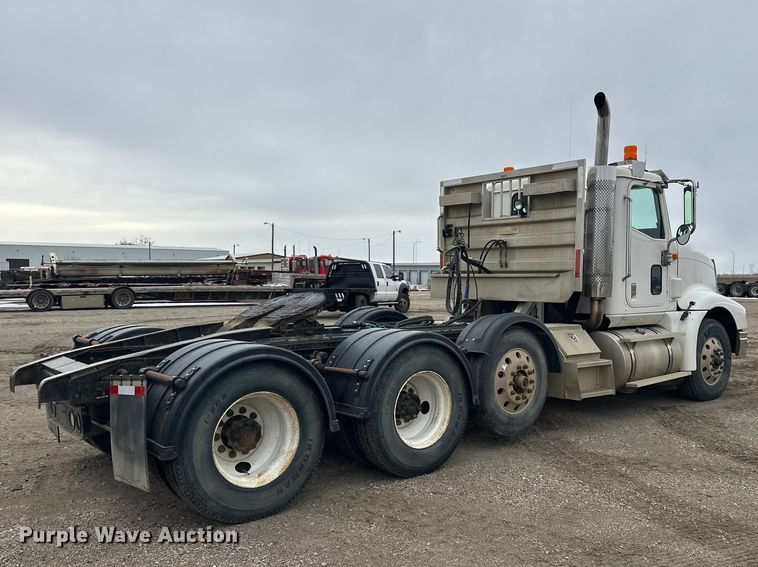 image for item FK1779 2003 International 9400i semi truck