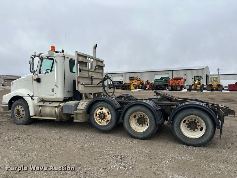image for item FK1779 2003 International 9400i semi truck