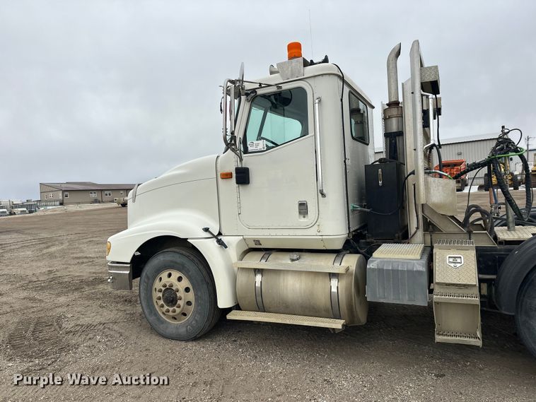 image for item FK1779 2003 International 9400i semi truck