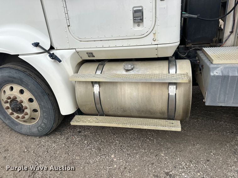 image for item FK1779 2003 International 9400i semi truck