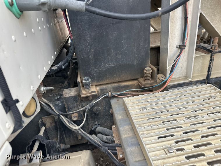 image for item FK1779 2003 International 9400i semi truck