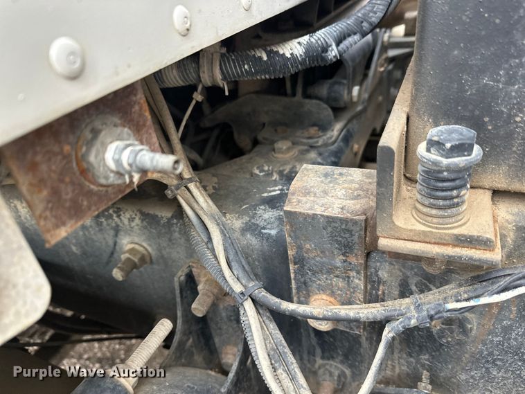 image for item FK1779 2003 International 9400i semi truck