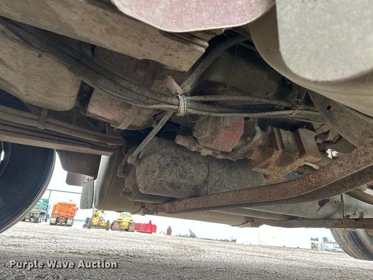 image for item FK1779 2003 International 9400i semi truck