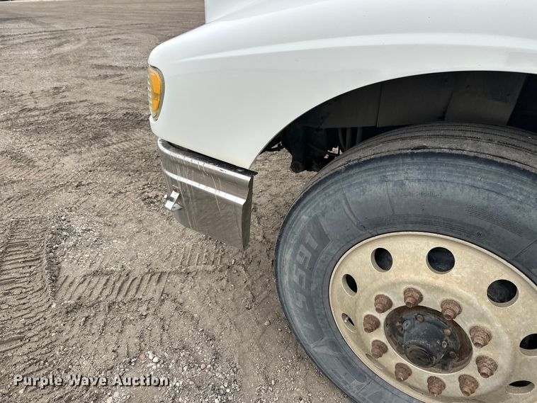 image for item FK1779 2003 International 9400i semi truck