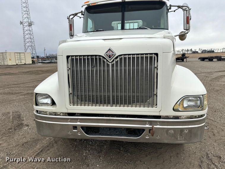 image for item FK1779 2003 International 9400i semi truck