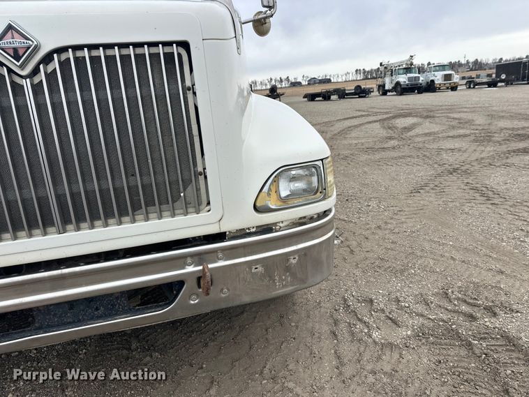 image for item FK1779 2003 International 9400i semi truck