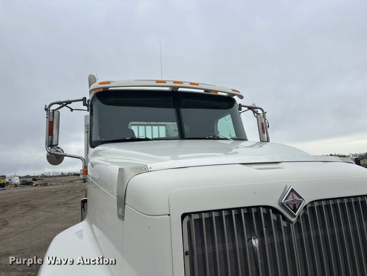 image for item FK1779 2003 International 9400i semi truck