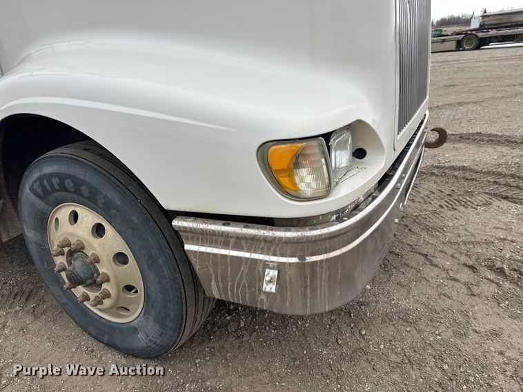 image for item FK1779 2003 International 9400i semi truck