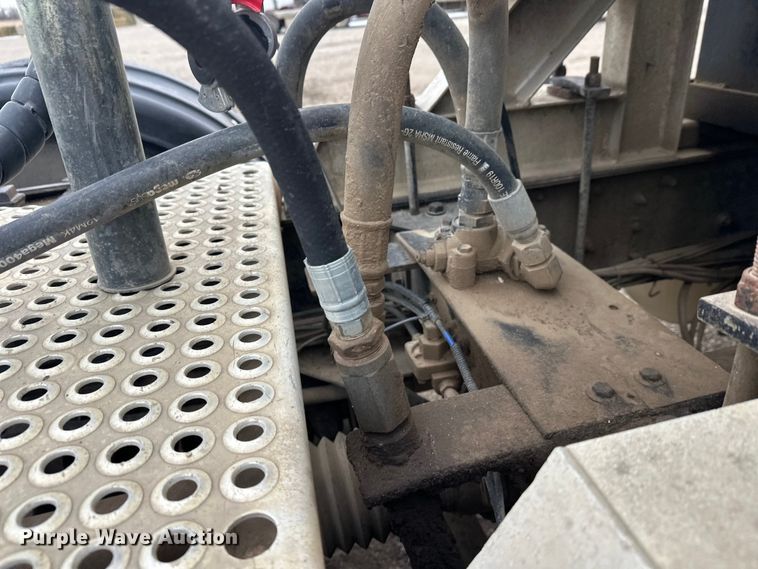 image for item FK1779 2003 International 9400i semi truck