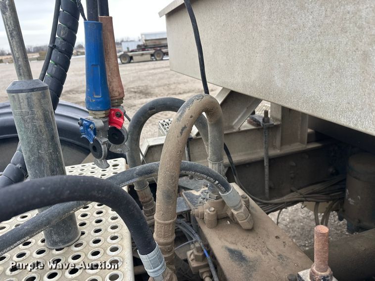 image for item FK1779 2003 International 9400i semi truck