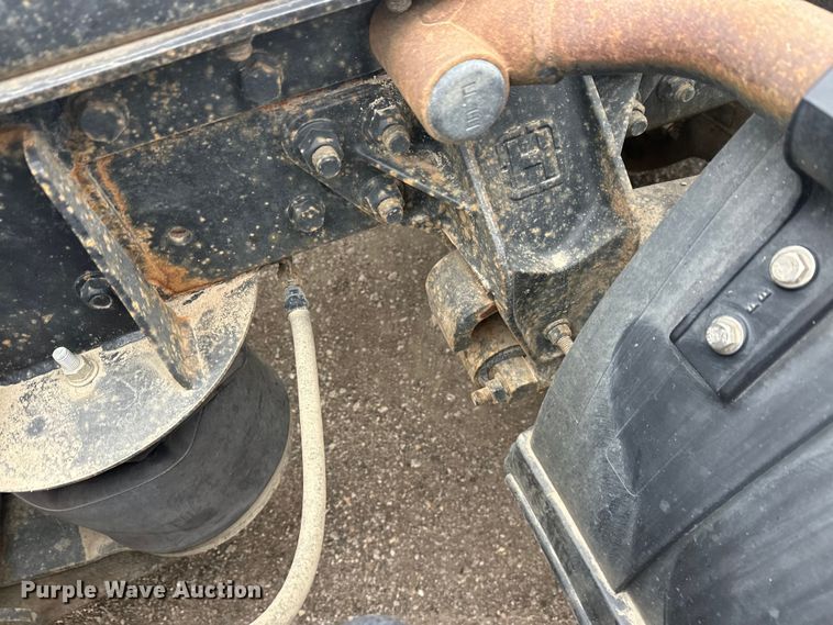 image for item FK1779 2003 International 9400i semi truck