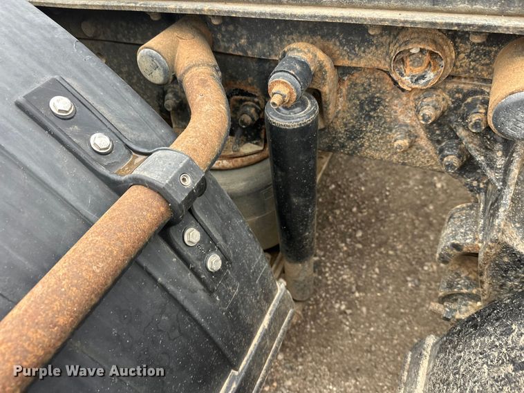 image for item FK1779 2003 International 9400i semi truck