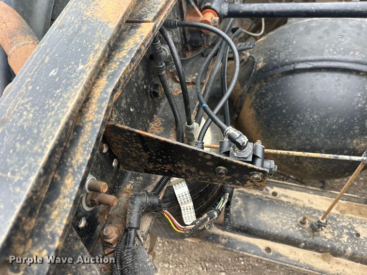 image for item FK1779 2003 International 9400i semi truck