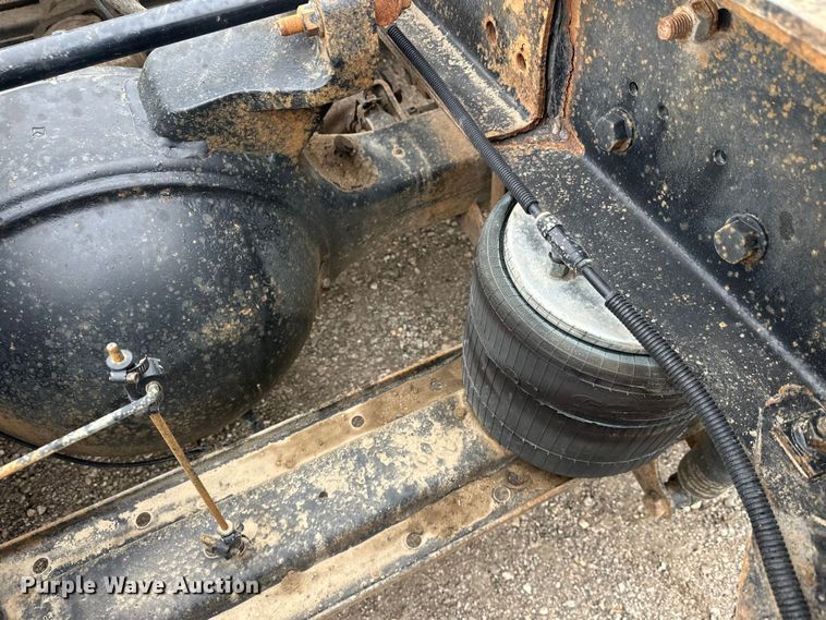 image for item FK1779 2003 International 9400i semi truck