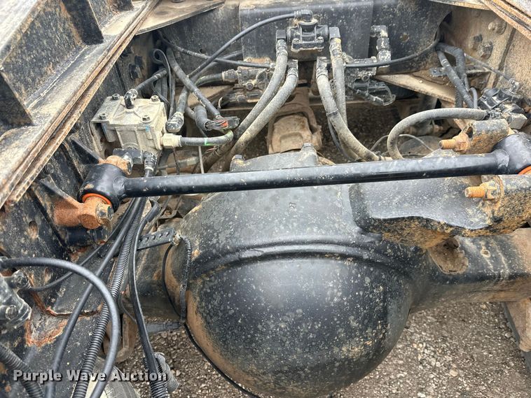 image for item FK1779 2003 International 9400i semi truck