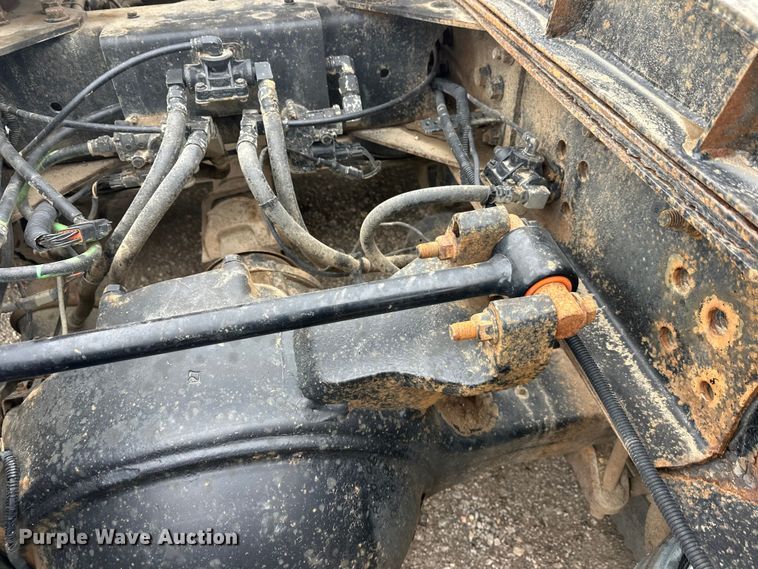 image for item FK1779 2003 International 9400i semi truck