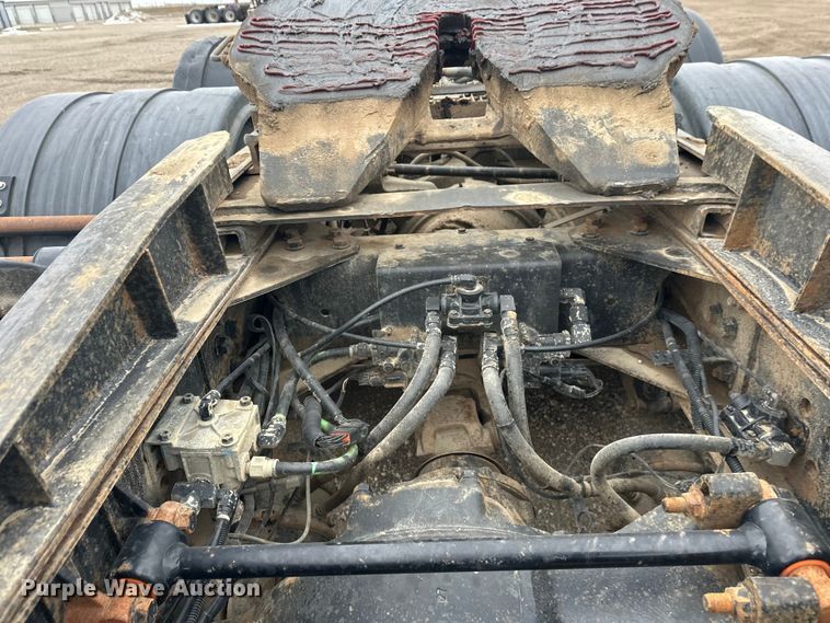 image for item FK1779 2003 International 9400i semi truck