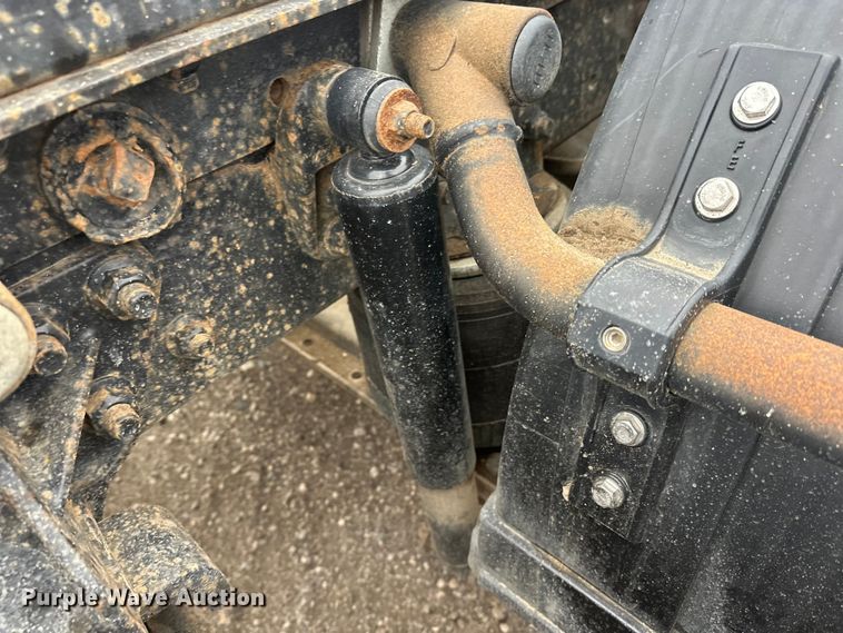 image for item FK1779 2003 International 9400i semi truck