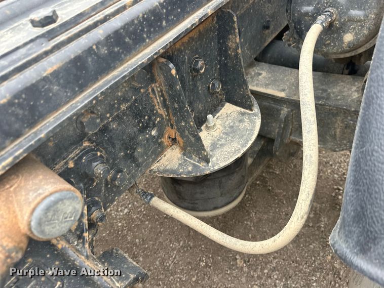 image for item FK1779 2003 International 9400i semi truck