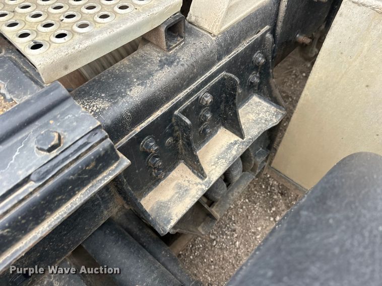 image for item FK1779 2003 International 9400i semi truck