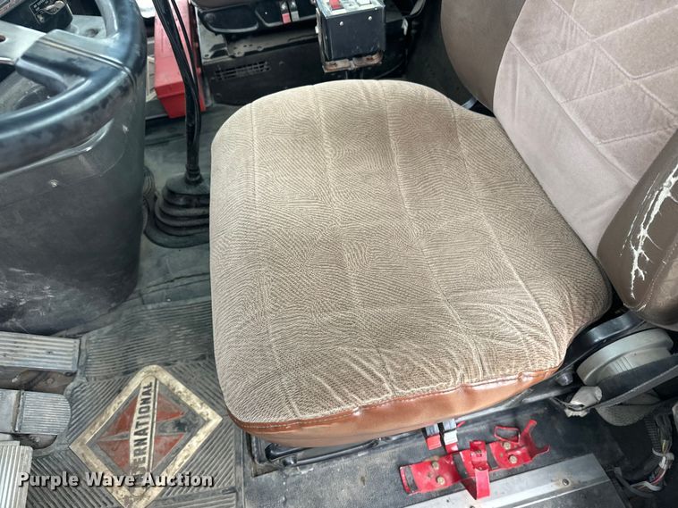 image for item FK1779 2003 International 9400i semi truck