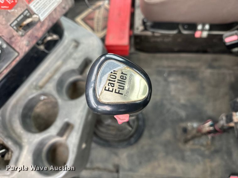 image for item FK1779 2003 International 9400i semi truck