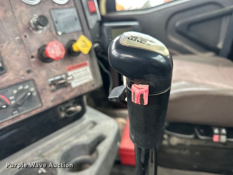 image for item FK1779 2003 International 9400i semi truck