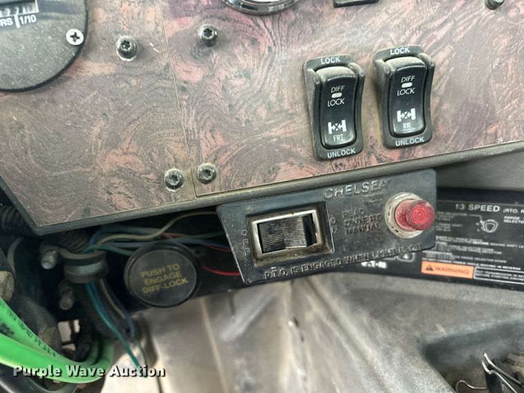 image for item FK1779 2003 International 9400i semi truck