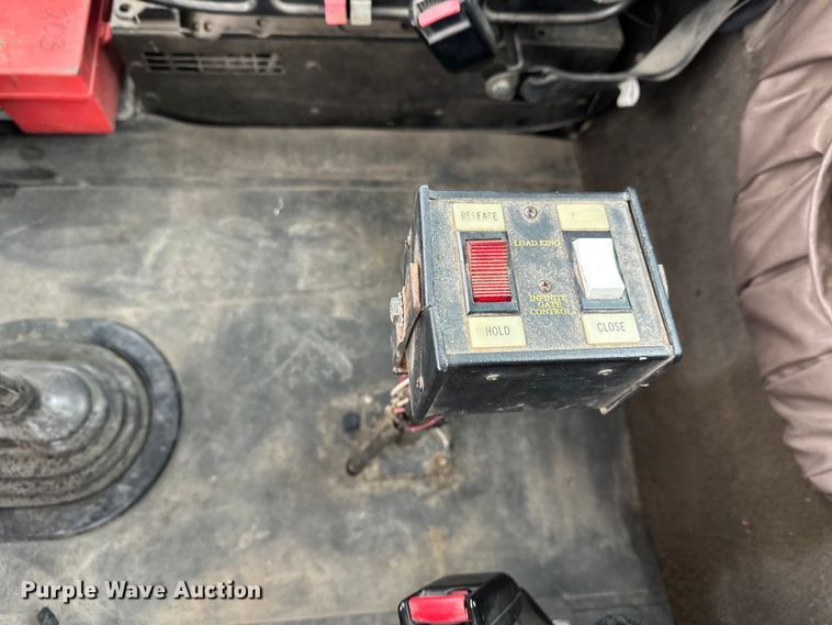 image for item FK1779 2003 International 9400i semi truck