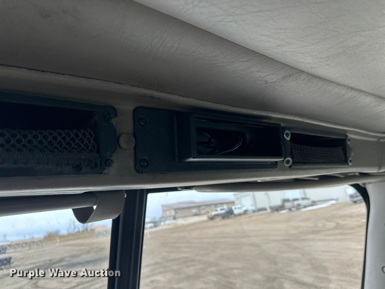 image for item FK1779 2003 International 9400i semi truck