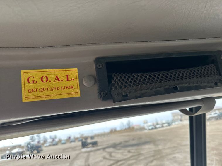 image for item FK1779 2003 International 9400i semi truck